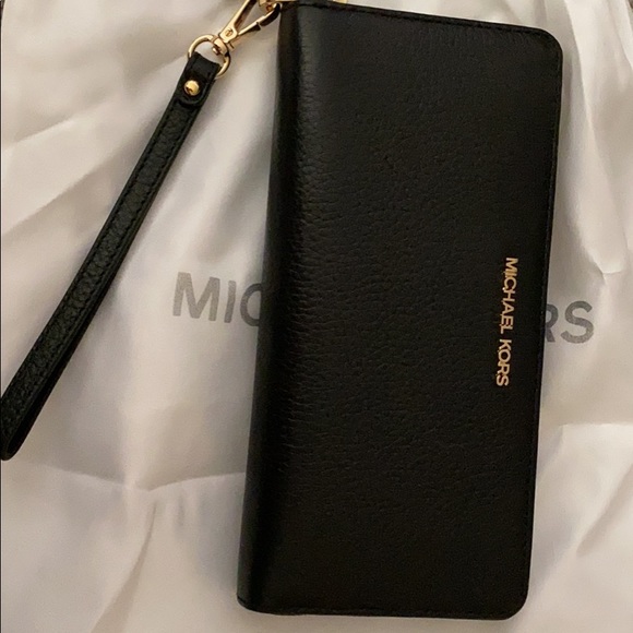 Michael Kors wristlet wallet - Picture 1 of 3